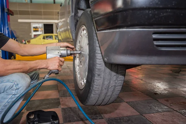 araba tekerlek onarım, fren tamir, araba tekerlek ve fren tamir