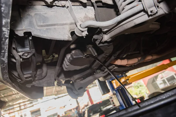 yağ değişimi, araba motoruna yağ boşaltma