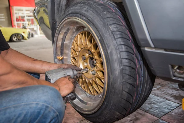 araba tekerlek onarım, fren tamir, araba tekerlek ve fren tamir