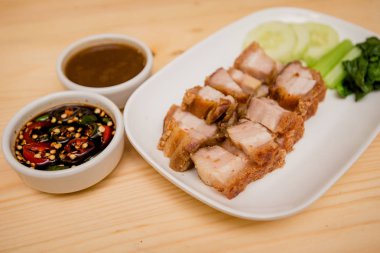 Hong Kong-stil Kızartma domuz, domuz rostosu, Tay kavrulmuş gevrek domuz eti