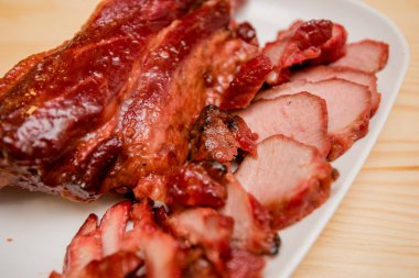 Hong Kong-stil Kızartma domuz, domuz rostosu, Tay kavrulmuş gevrek domuz eti