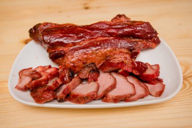 Hong Kong-stil Kızartma domuz, domuz rostosu, Tay kavrulmuş gevrek domuz eti