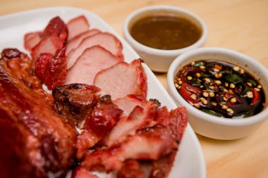 Hong Kong-stil Kızartma domuz, domuz rostosu, Tay kavrulmuş gevrek domuz eti