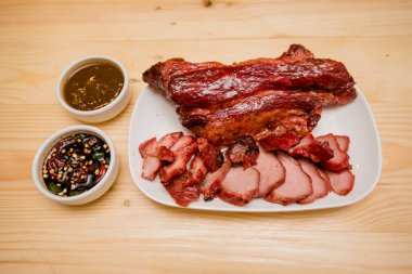 Hong Kong-stil Kızartma domuz, domuz rostosu, Tay kavrulmuş gevrek domuz eti