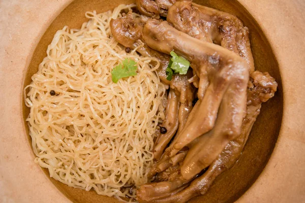Fideos con pato asado, comida tailandesa, comida china —  Fotos de Stock