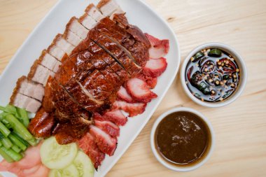 Kızarmış ördek ve kızarmış domuz, Tay gıda, Çin yemeği