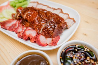 Kızarmış ördek ve kızarmış domuz, Tay gıda, Çin yemeği