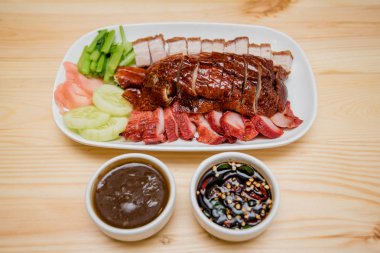 Kızarmış ördek ve kızarmış domuz, Tay gıda, Çin yemeği