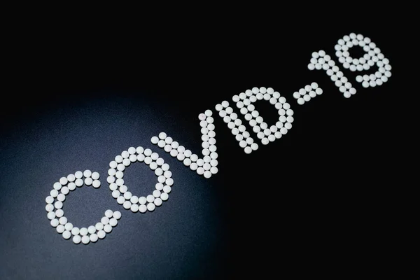 Covid Wuhan Novel Coronavirus Виготовлений Багатьох Лікарських Таблеток Ізольованих Чорному — стокове фото