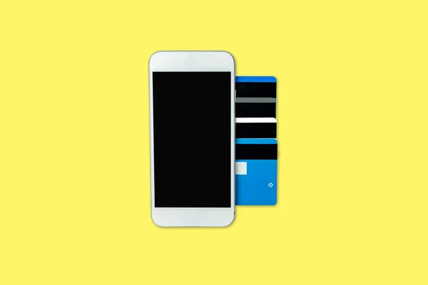 Kreditkarte Und Handy Online Shopping Konzept Isoliert Gelb — Stockfoto