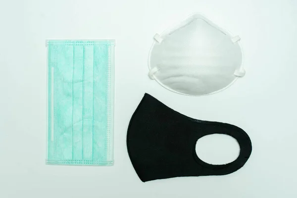 Máscara Facial Médica Isolada Fundo Branco Proteção Contra Vírus Corona — Fotografia de Stock