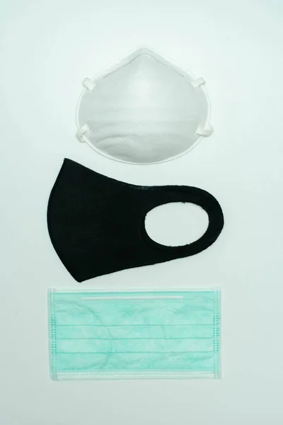 Ιατρική Μάσκα Προσώπου Που Απομονώνεται Λευκό Φόντο Προστασία Από Τον — Φωτογραφία Αρχείου