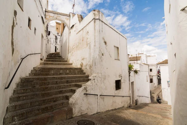 Arcos De La Frontera, İspanya - Mayıs 2017: Eski şehir sokak görünümünü.