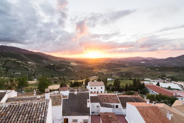 ZAHARA, SPAIN - MAY 2017: Sunset view over the village roofs — Stock Photo, Image