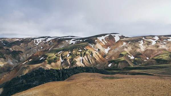 Landmannalaugar Ulusal Parkı, İzlanda 'daki renkli dağlar — Stok fotoğraf