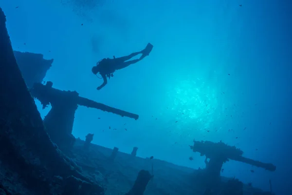 Wreck diver exploring — Stock Photo, Image