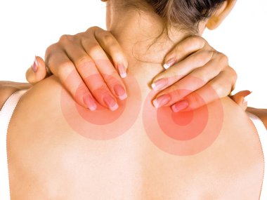 geri beyaz zemin üzerinde izole kadın masaj ağrı