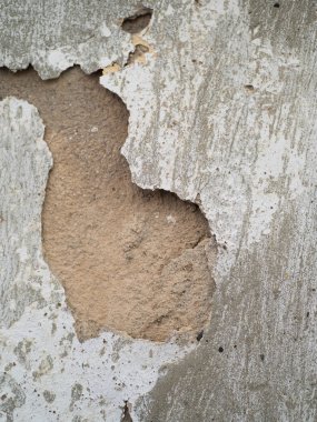 Yeni masoned taş duvar, eski yeni, yenileme çalışmaları, yanındaki yanındaki gri hasarlı duvar yapı tamirat.