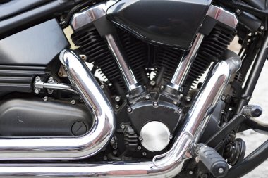 Dükkanda yeni motosiklet Resim kırpılmış. Motosiklet ve aksesuarları, modern motosiklet özel depolar. Motorcu şeyler.
