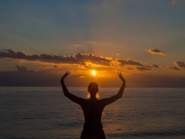 Sakinlik ve yalnızlık. Yoga meditasyonunda denge.