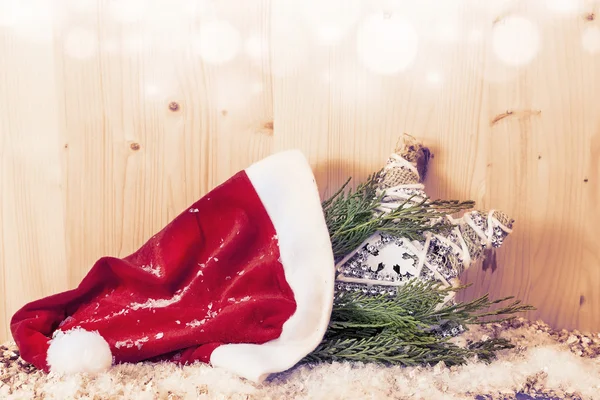 Natal ainda vida decoração no fundo de madeira — Fotografia de Stock