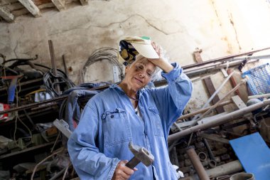 onun eski atölye çalışmalarında, güzel Bayan