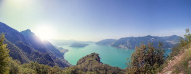 Bir dağ Gölü'nün panoramik havadan görünümü