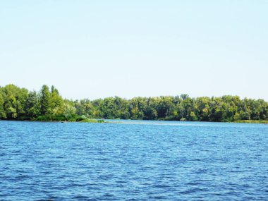 Ukrayna, Kyiv 'de güzel bir Dnipro nehri körfezi..