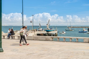 Bay Cascais, Portekiz bir kasaba kumsalda