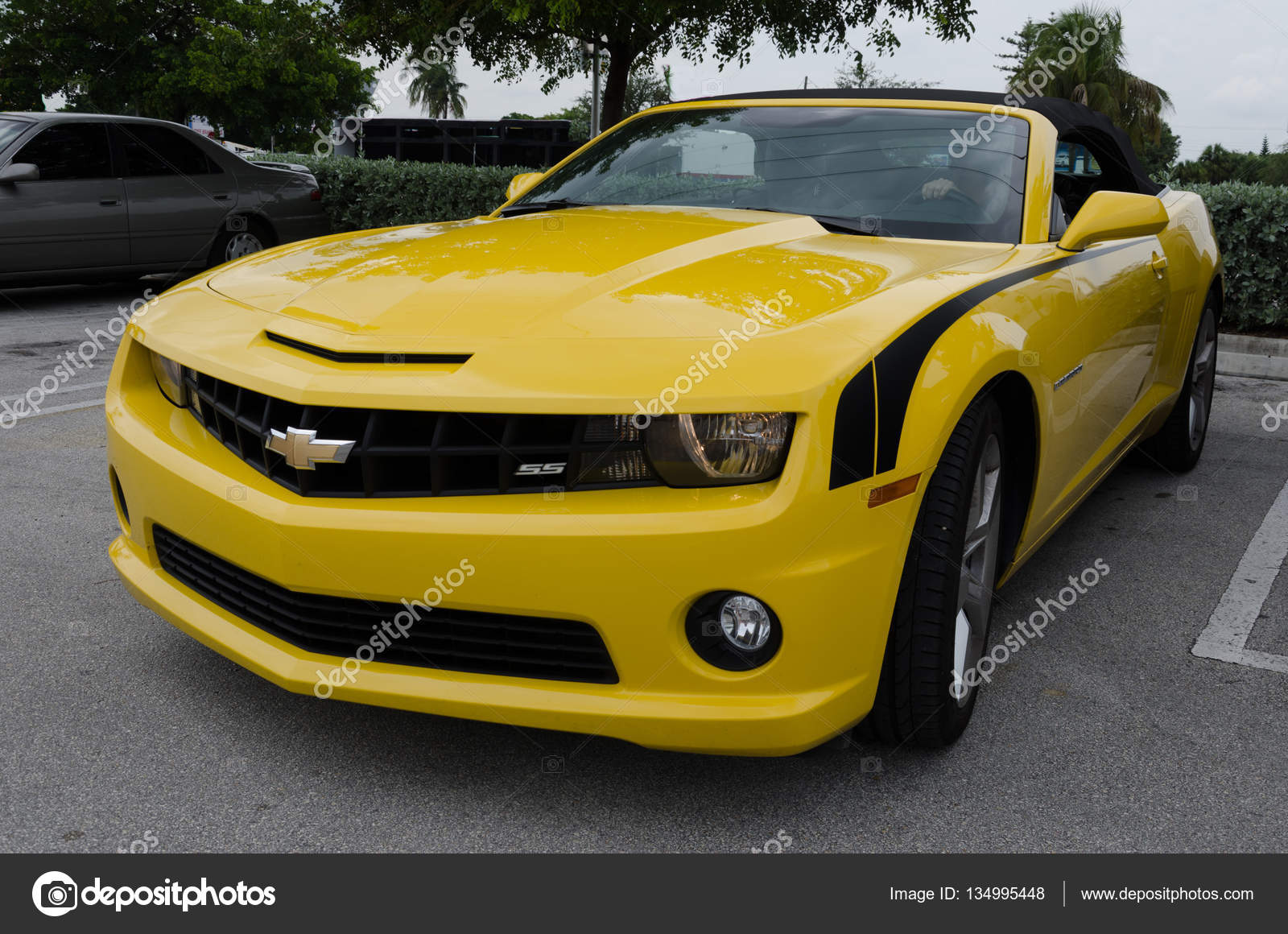 Yellow high tech Chevrolet Camaro SS convertible – Stock Editorial Photo ©  Junot #134995448