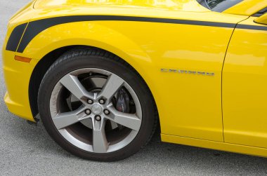 Chevrolet Camaro Ss Cabrio ön yan ayrıntıları sarı