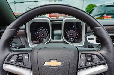 Sarı Chevrolet Camaro Ss Cabrio Pano ayrıntıları