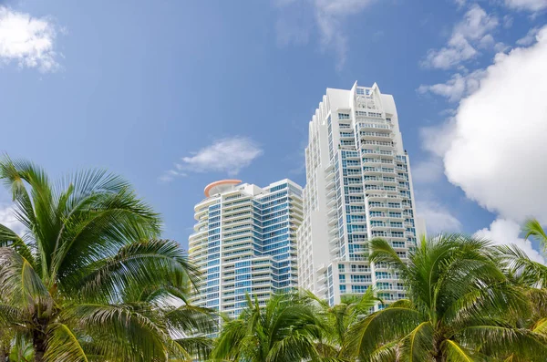Μαϊάμι Μπιτς με προφυλακτικό ουρανοξύστες στη Φλόριντα — Φωτογραφία Αρχείου