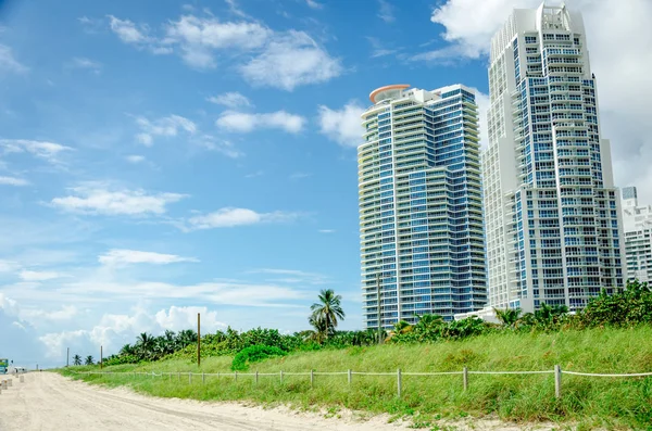 Miami South Beach avec des gratte-ciel de préservatifs en Floride — Photo