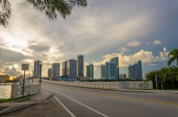 Bâtiments et Skyline de Miami South Beach — Photo