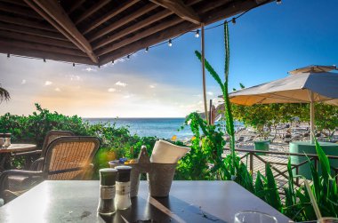 Curacao Porto Mari beach günbatımı, ikindi 