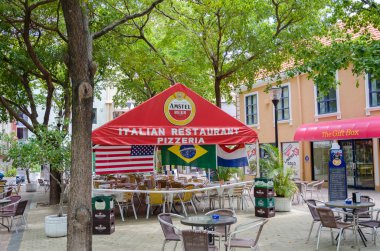Kareler ve Willemstad Curacao şekillerde sokak