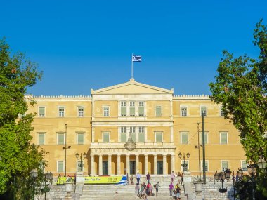 Syntagma Meydanı ve Atina Meclis'te görünümü 