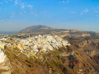 Fira bir Yunan Adası Santorini'de görünümünü 
