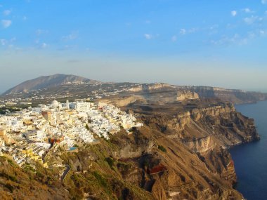 Santorini Adası'nda gün batımını. Oia köyden bir bakış açısı 