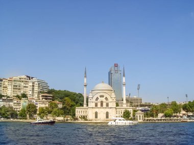 Ortaköy Camii Istanbul'da Boğaz'ın kanalında