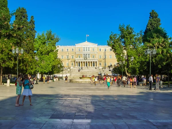 Vista de la plaza Syntagma y el parlamento en Atenas — Foto de Stock