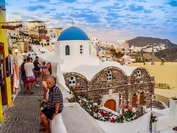 Increíble vista del pueblo de Oia en Santorini — Foto de Stock