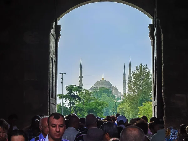 La porte pour atteindre la Mosquée Bleue — Photo