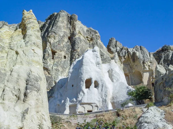 Vulkanische Klippen und Felsformationen in Kappadokien — Stockfoto