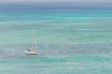 Mavi bir Karayip Denizi yelken yatlar