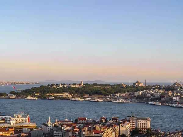 Panoramautsikt över Istanbul på solnedgången — Stockfoto