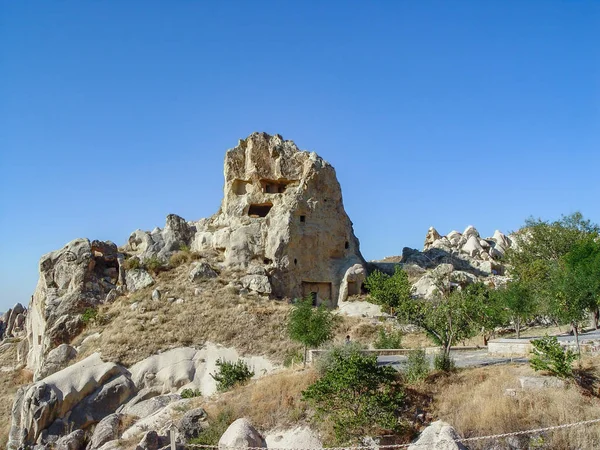 Ηφαιστειογενή βράχια και βραχώδεις σχηματισμούς στο Cappadocia — Φωτογραφία Αρχείου