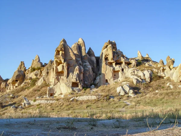 Scogliere vulcaniche e formazioni rocciose in Cappadocia — Foto Stock