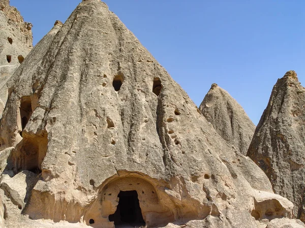 Falaises volcaniques et formations rocheuses en Cappadoce — Photo